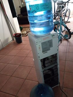 Frigidaire Water Dispenser