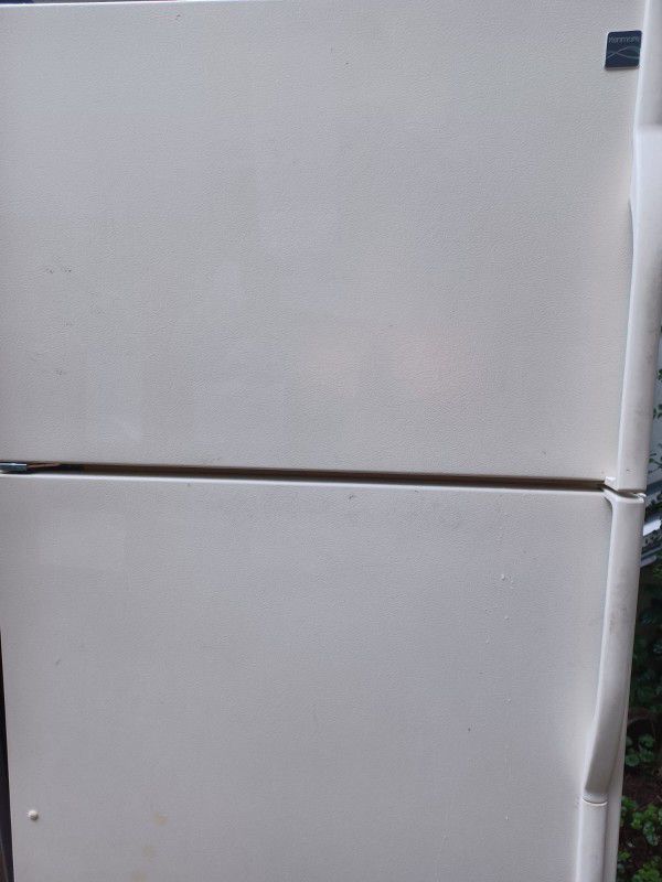 Refrigerator Top Freezer Like New 👍 4 Months Warranty 