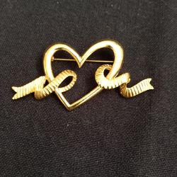 Brand New Gold Tone Heart Shape Valentine's Brooch
