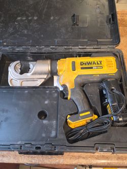 DeWalt DCE300 20V MAX Cordless Died Cable Crimping Tool With Batt, Charger, Case