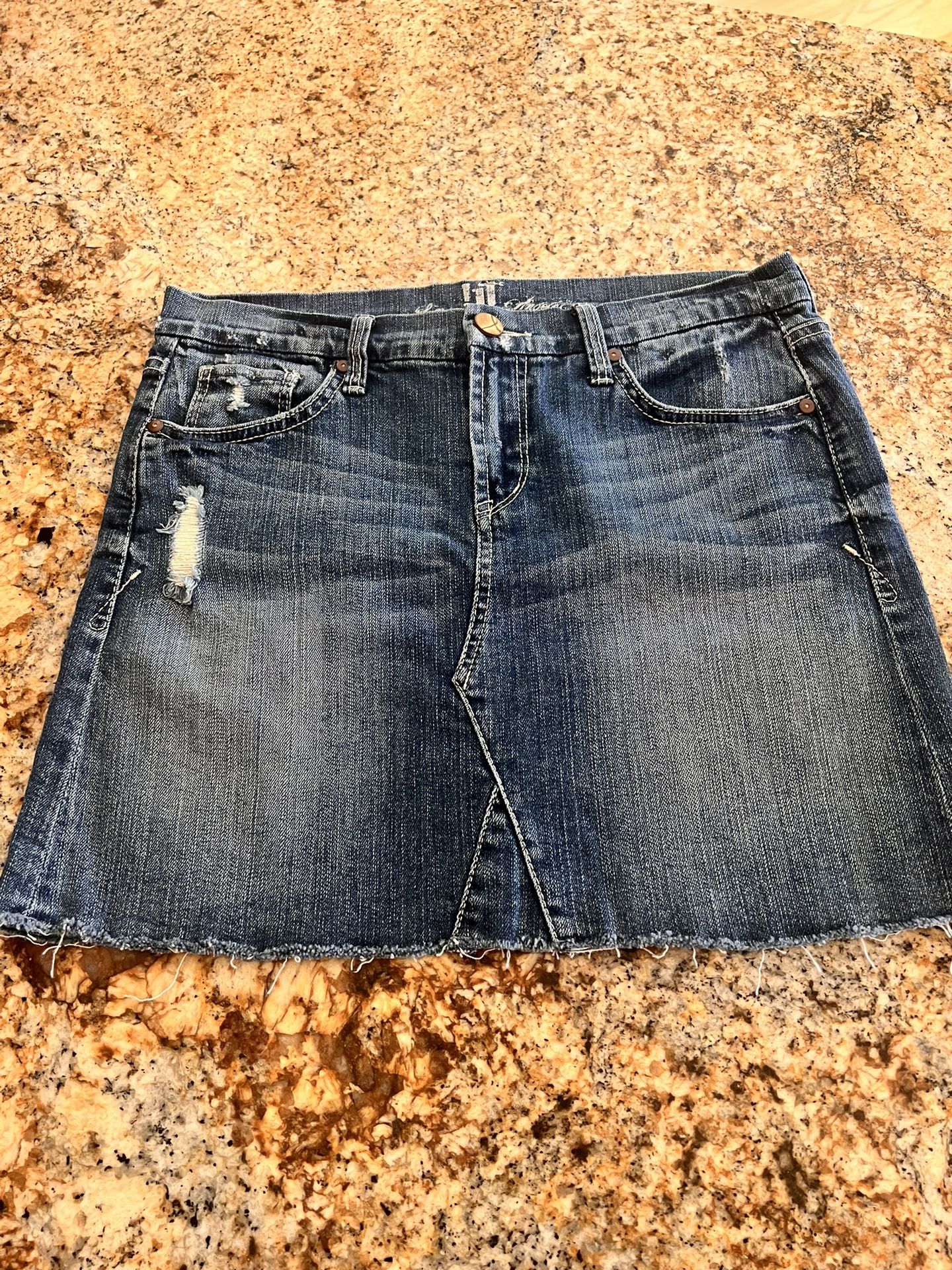 It Jeans Los Angeles Distressed Denim Mini Skirt – Size 27