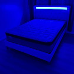 Queen Size Bed Frame with Led lights  & Mattress.       Cama Queen Size Colchon Incluido Con Luz  led