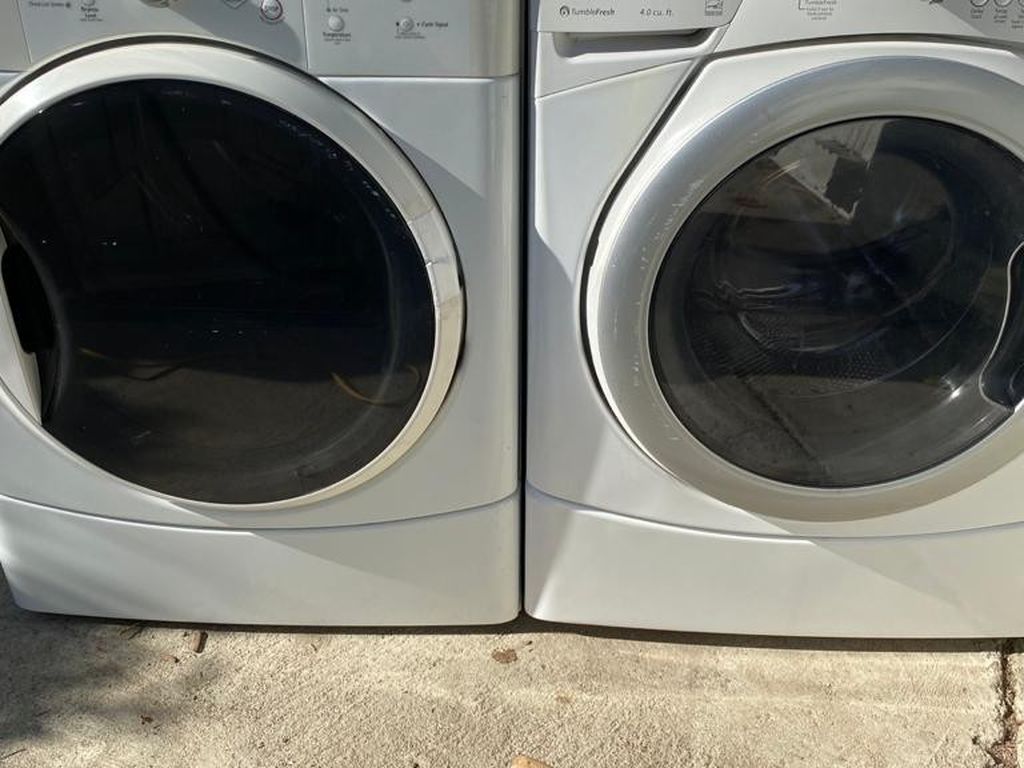 Whirlpool washer And Kenmore gas Dryer In Good Condition