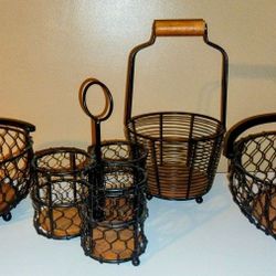 4 Metal Baskets With Wood Bottoms