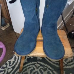 Uggs Size 4 Womens