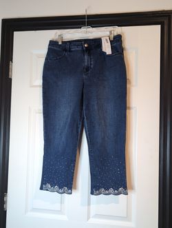 Size 8 NWT Chicos perfect stretch girlfriend slim Capri pants