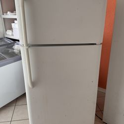 Frigidaire Refrigerator 