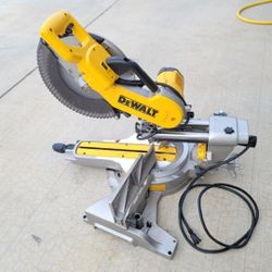 DEWALT
15 Amp Corded 12 in. Double Bevel Sliding Compound Miter Saw with XPS technology, Blade Wrench and Material Clamp
