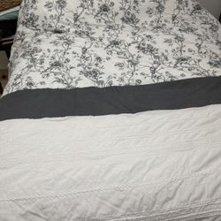 Queen Reversible Comforter