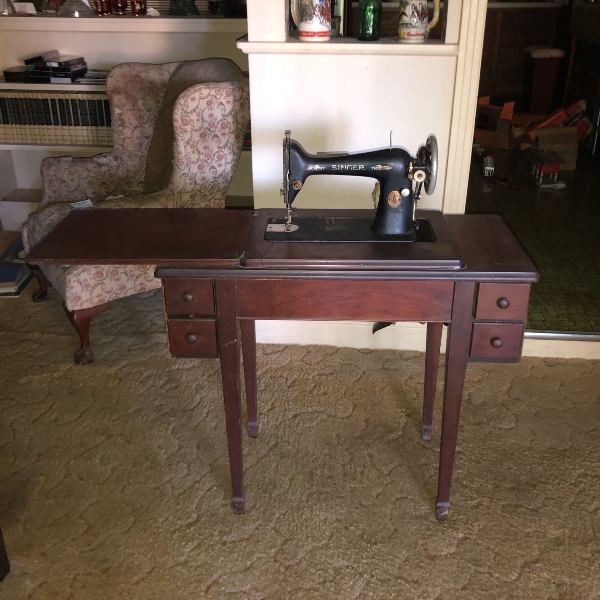 Singer Model 18 1942 Sewing Machine With Hideaway Table.