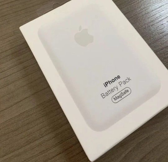 Apple MagSafe battery pack