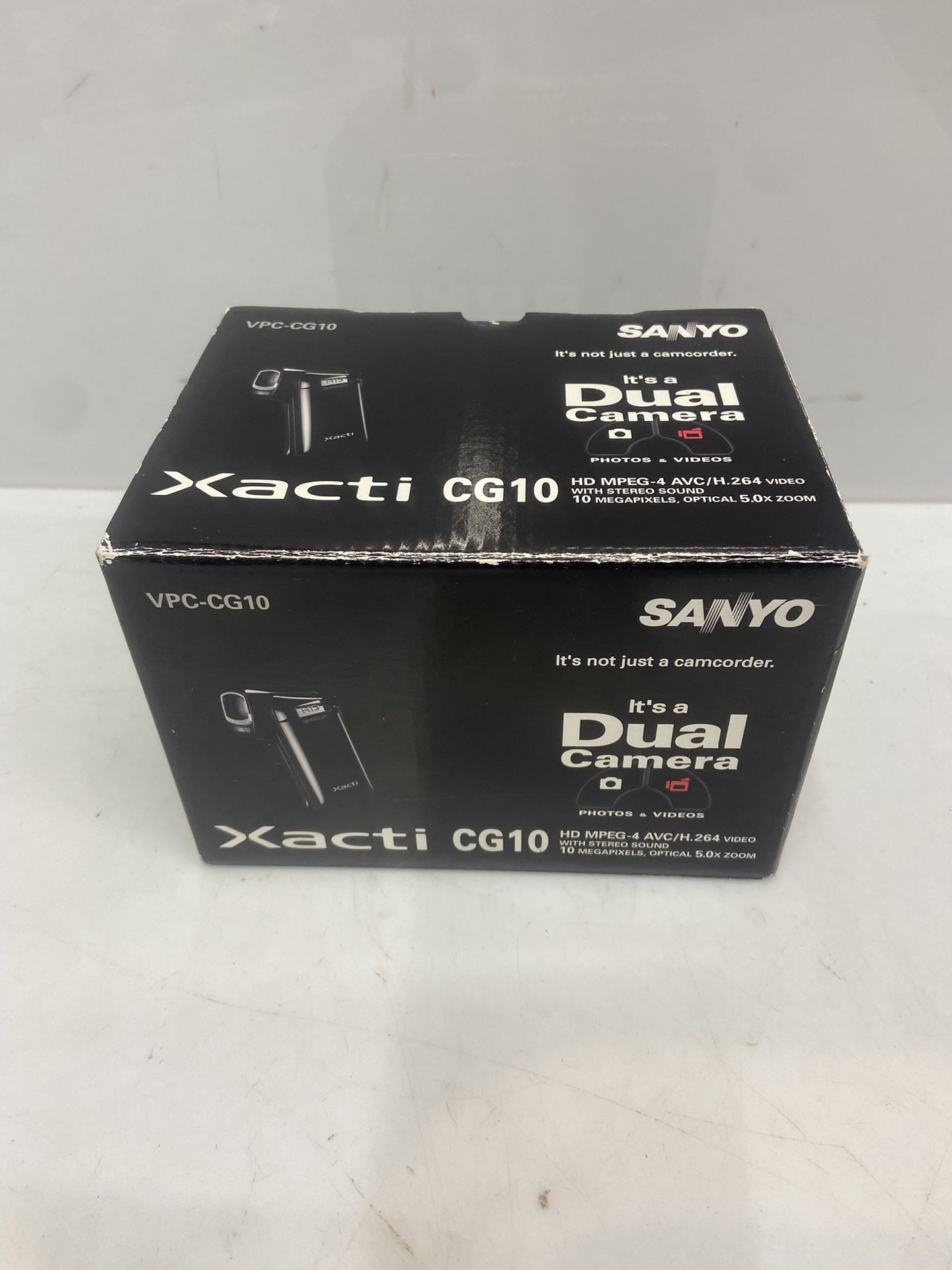 Sanyo Xacti VPC CG10 MPEG HD 10mp Dual Camera Camcorder Black
