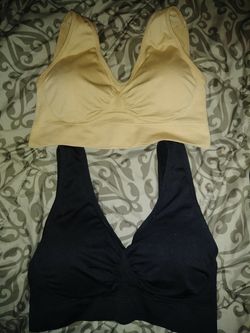 Brand new genie bras both for 12.00$ say its a xl fites like a large. Tried it on and didnt fit. New .