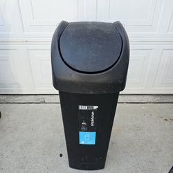 Kitchen Trash Can Very Clean Just Washed It 