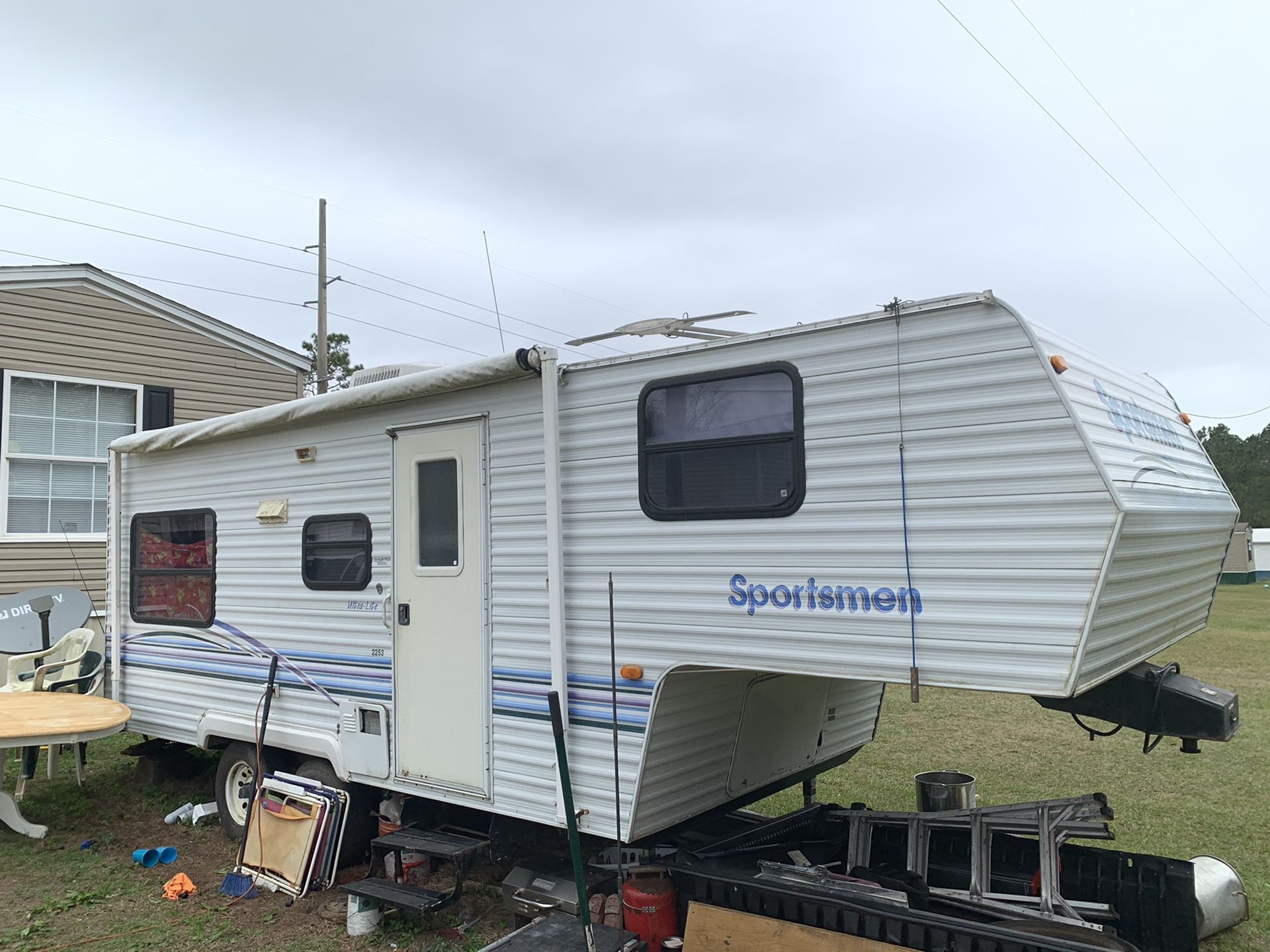 Sportsmen Ultra Lite 25ft Camper