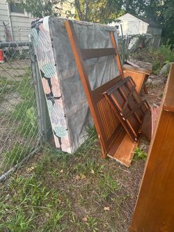 Free free Wooden dresser, full box spring