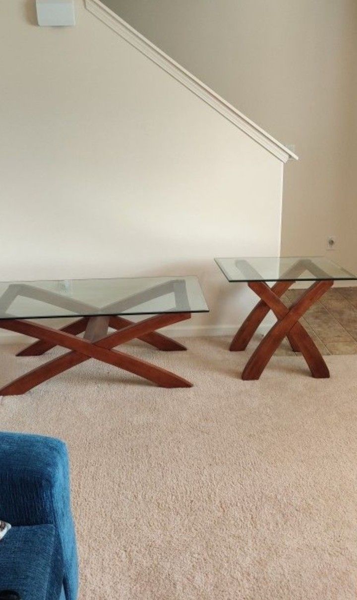 Living Room Table Set. NEED GONE