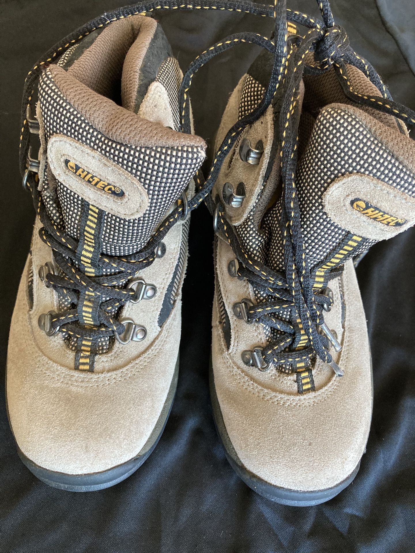 Hi-TECH boots size 4.0/3.0/35.0