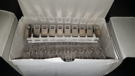 100 Royal Sovereign badge clips
