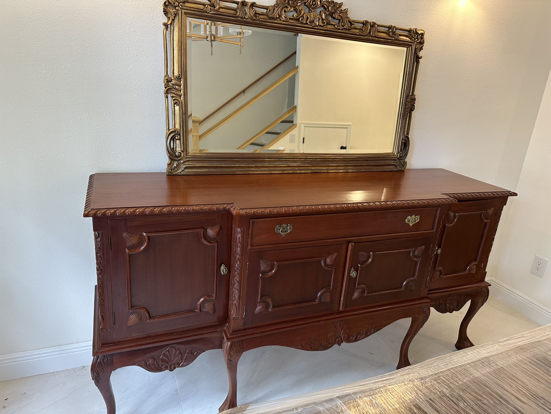 Antique Buffet in perfect condition