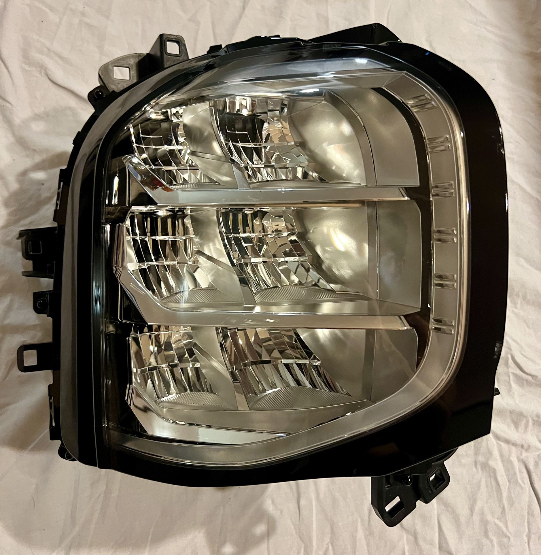 Mitsubishi Outlander Headlight