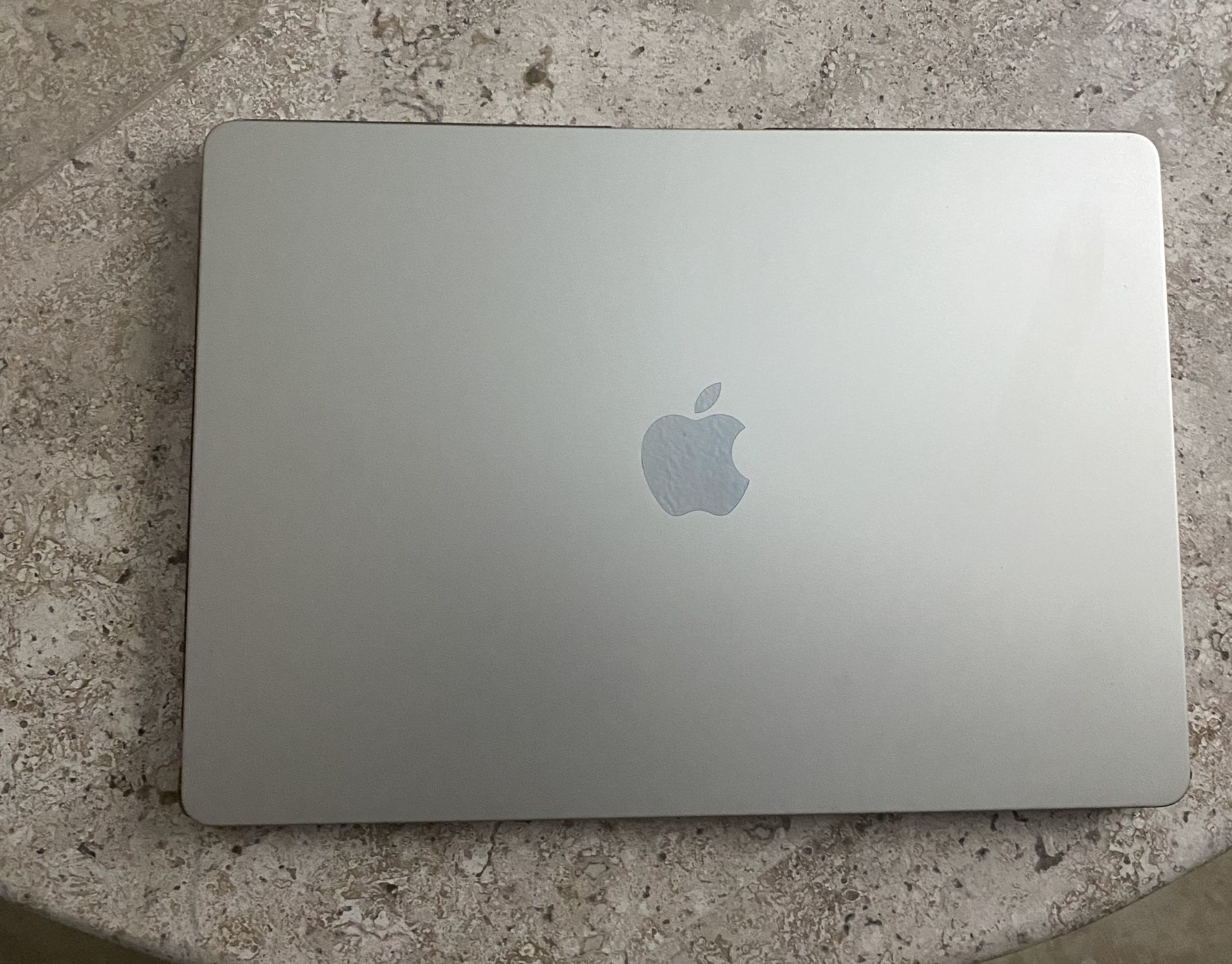 Apple - MacBook Air 15" Laptop - M2 chip - 8GB Memory - 256GB SSD - Starlight