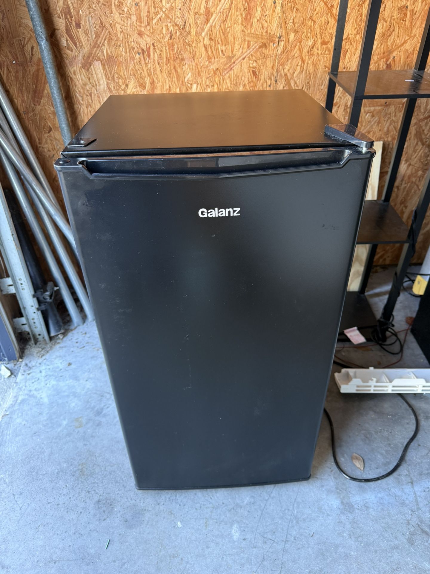 Mini Fridge working fine