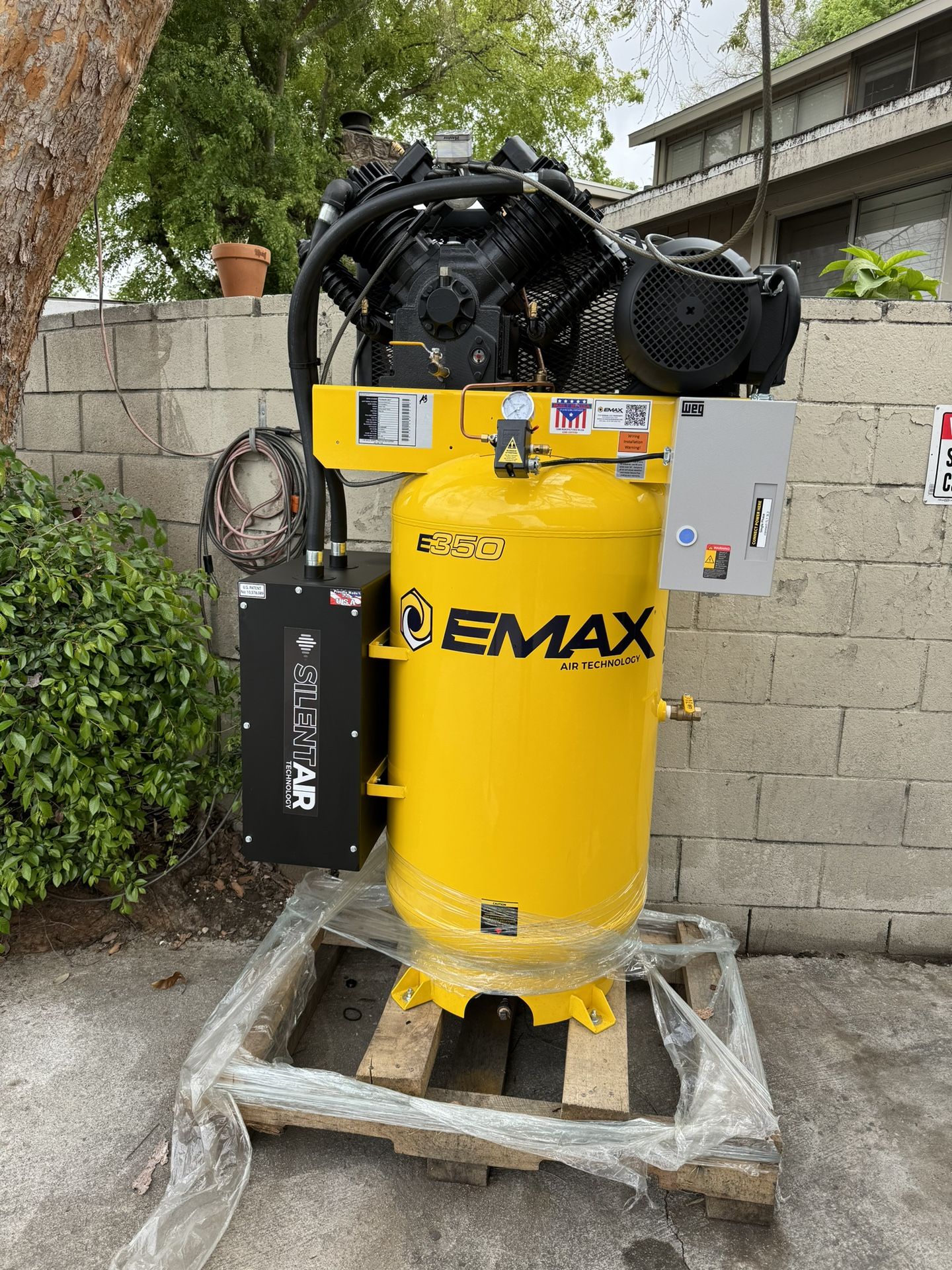 EMAX Industrial Patented Silent Air 10-HP 80-Gallon Two-Stage Air Compressor (208/230V 1-Phase)