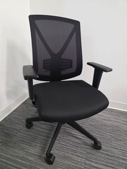 Black Mesh Back Office Chair with Armrests