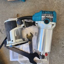 Makita RT0701C Compact Router