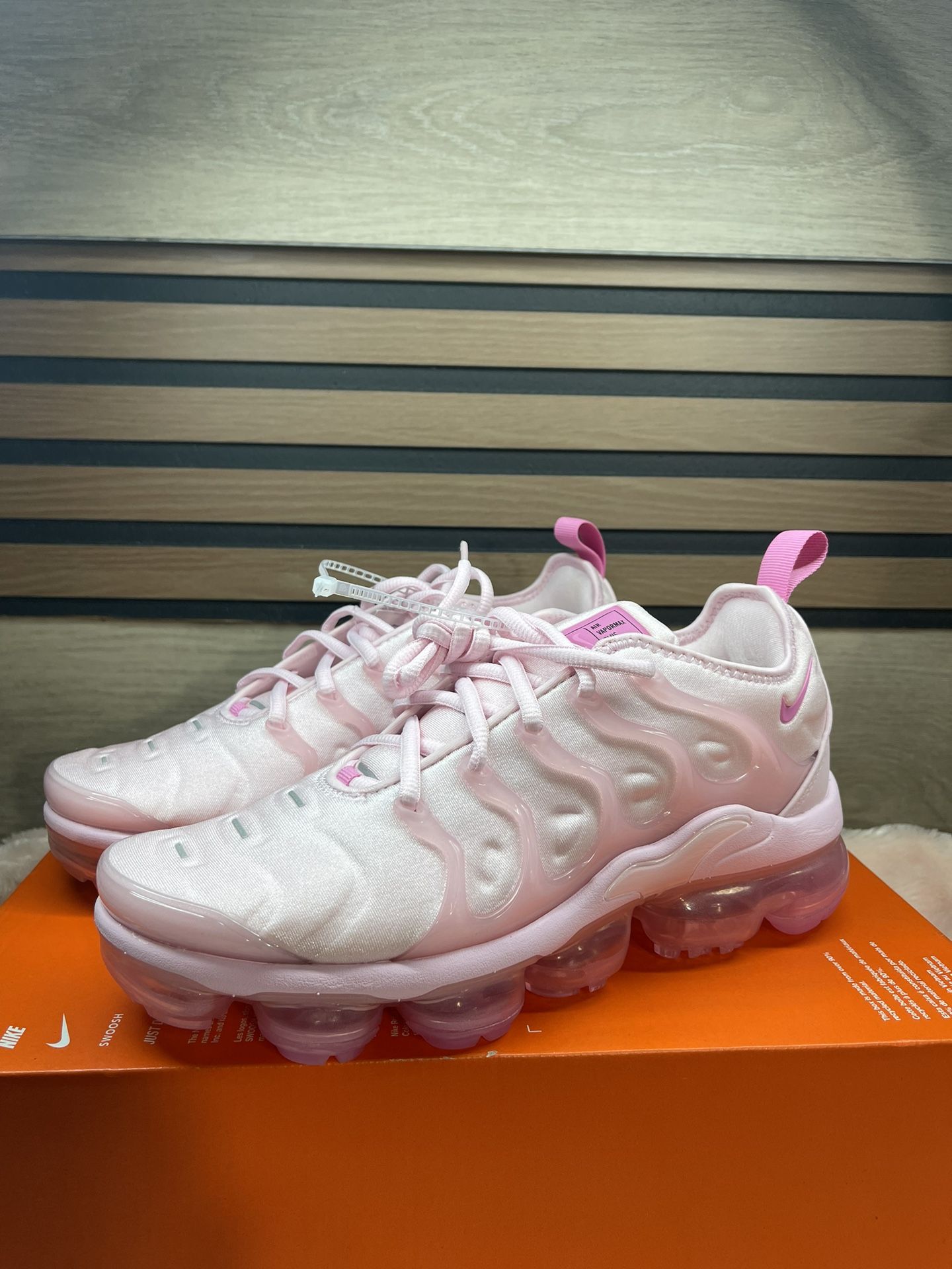 Nike Air VaporMax Plus Pink Foam Women's Size FZ3614 686