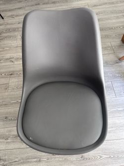 Dining chairs 4 gray 2 white