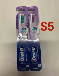 Oral-B Advanced Whitening Toothbrush 2-Pack
