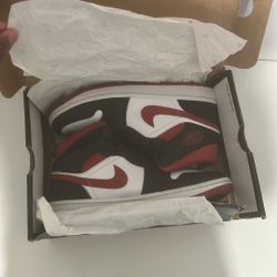 air jordan 1s mid