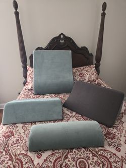 BRAND NEW AVANA 4 PIECE POSITIONING SET