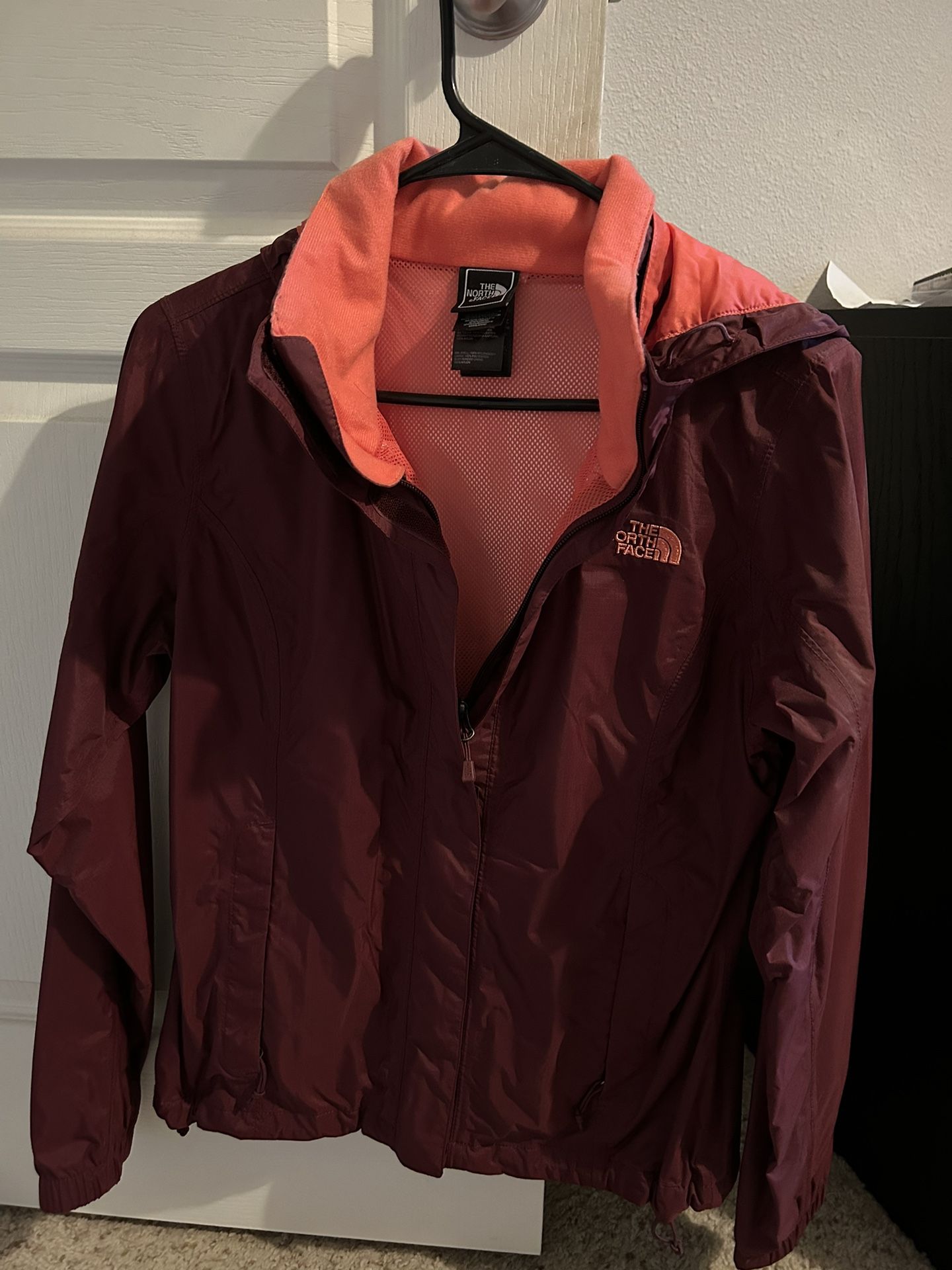 Woman’s Northface Rain Jacket (small)