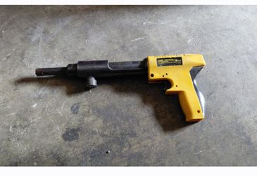 Dewalt P2201 Powder Actuated Fastening Tool