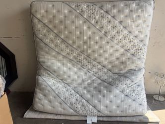 King Size Pillow Top Mattress/boxspring