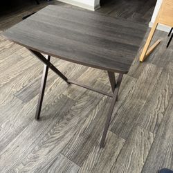 Foldable table