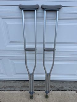 Henry Schein Aluminum Crutches 5’2” to 5’10”