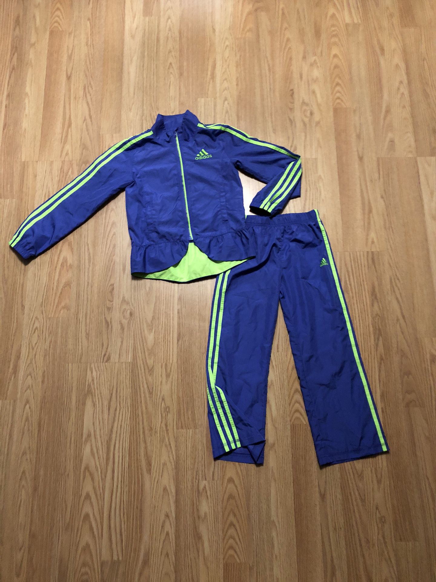 Girls Adidas outfit size 6 purple/ Neon