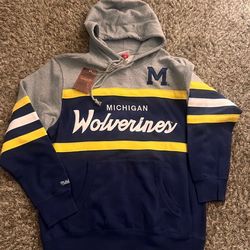 MICHIGAN Wolverines Pull Over sweater