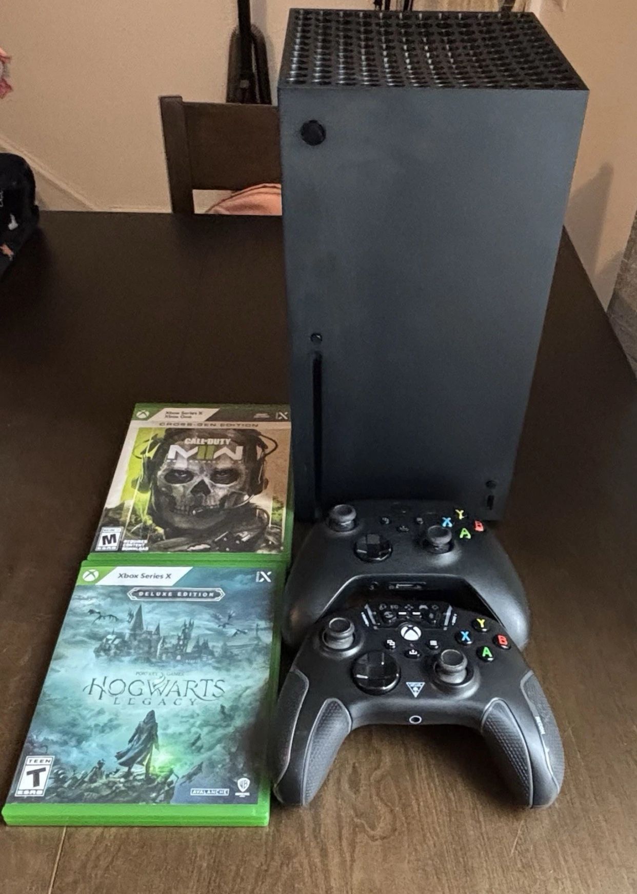 SERIES X 1TB BUNDLE - 2 CONTROLLER, BATTERIES, HOGWARTS & COD 