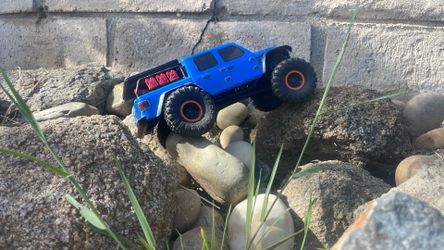 Axial scx 24