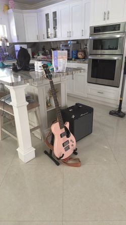 Gretsch G2220  Bass II in Shell Pink with stand and Amp