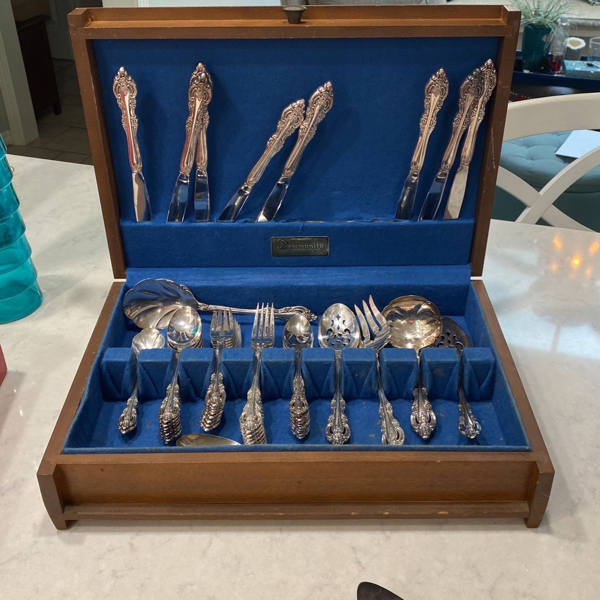 Silver artistry Oneida Full Set Including Serving Pieces