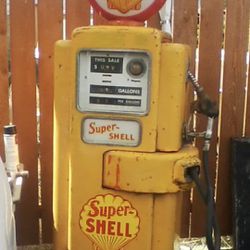 Antique gas pump .Redmond Oregon