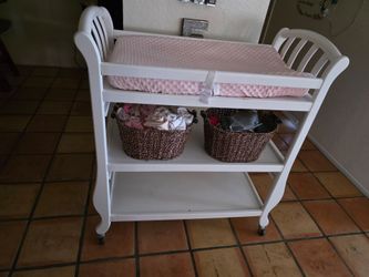 Baby changing table like new