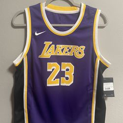 Lakers Jersey- LeBron James 
