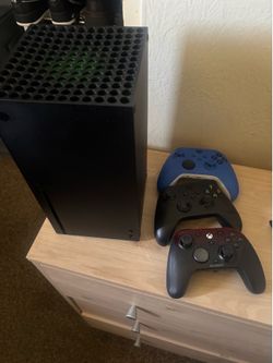 Xbox Series X 3 controllers